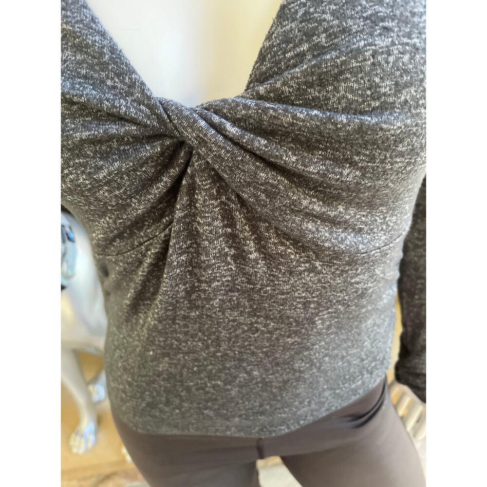 Upwest Twist Front V-Neck Gray Long Sleeve Shirt Women's Size Small - Picture 4 of 6